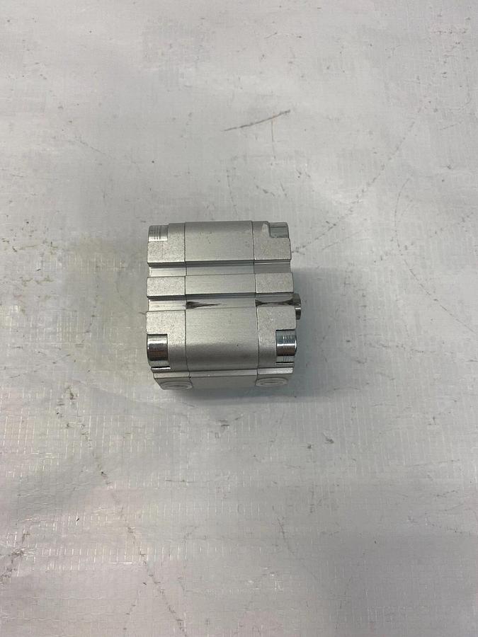 Used Festo ADVU-40-10-P-A 000000 00156541 UO41 Pmax=10BAR/145 PSI