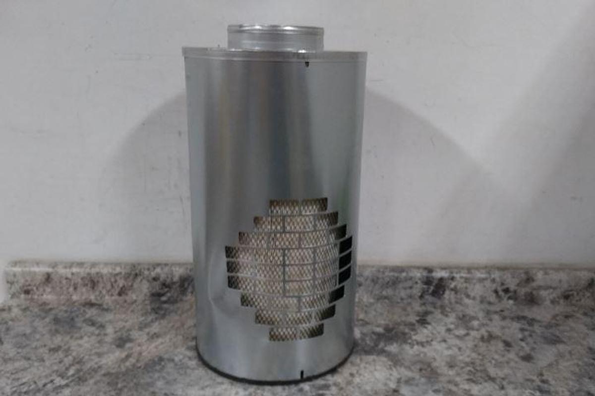 Used NAPA 6560 Gold Air Filter *NEW*