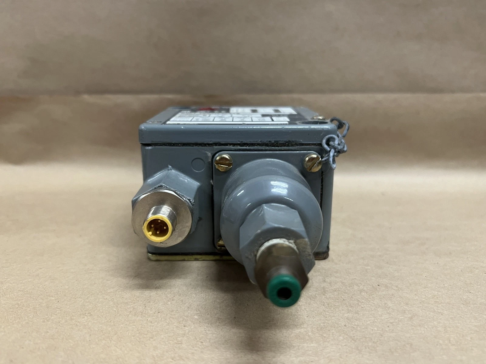 Used Allen Bradley 836T-T253JX40X15 836T Pressure Control Series A (Broken Light)