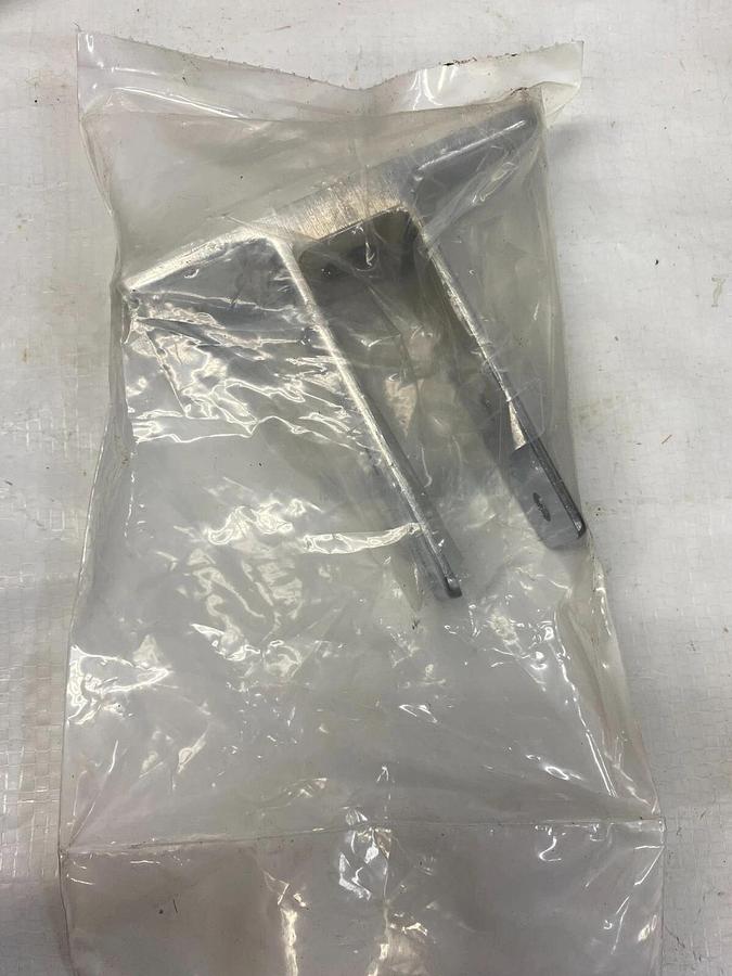 Used Best Plumbing Specialties 64043 Urinal Screen Bracket 1” - Lot of 4