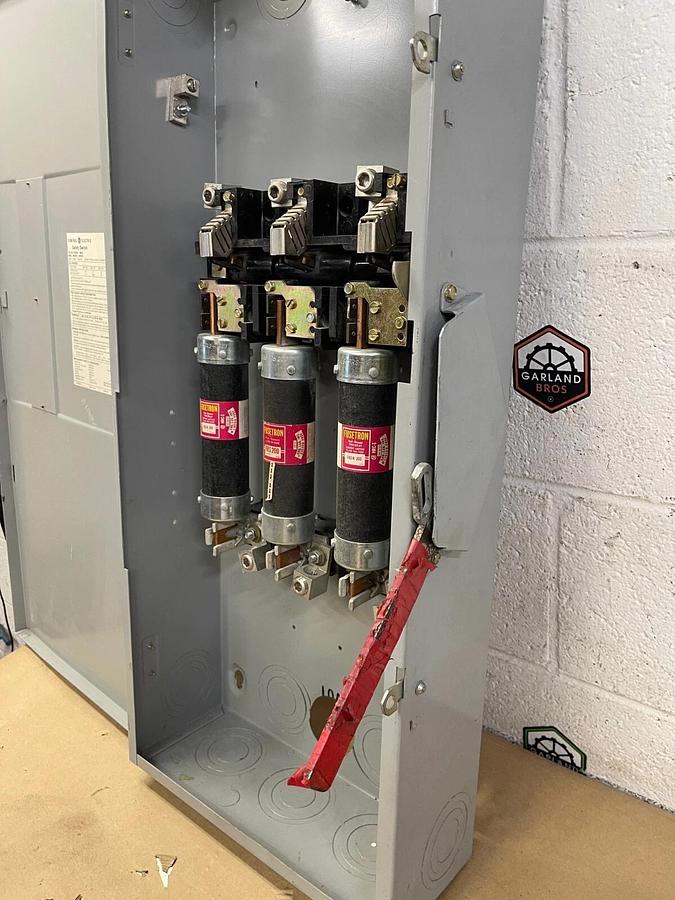 Used General Electric TH3364 HeavyDuty Safety Switch 200A 600VAC 250VDC Type 1 Indoor