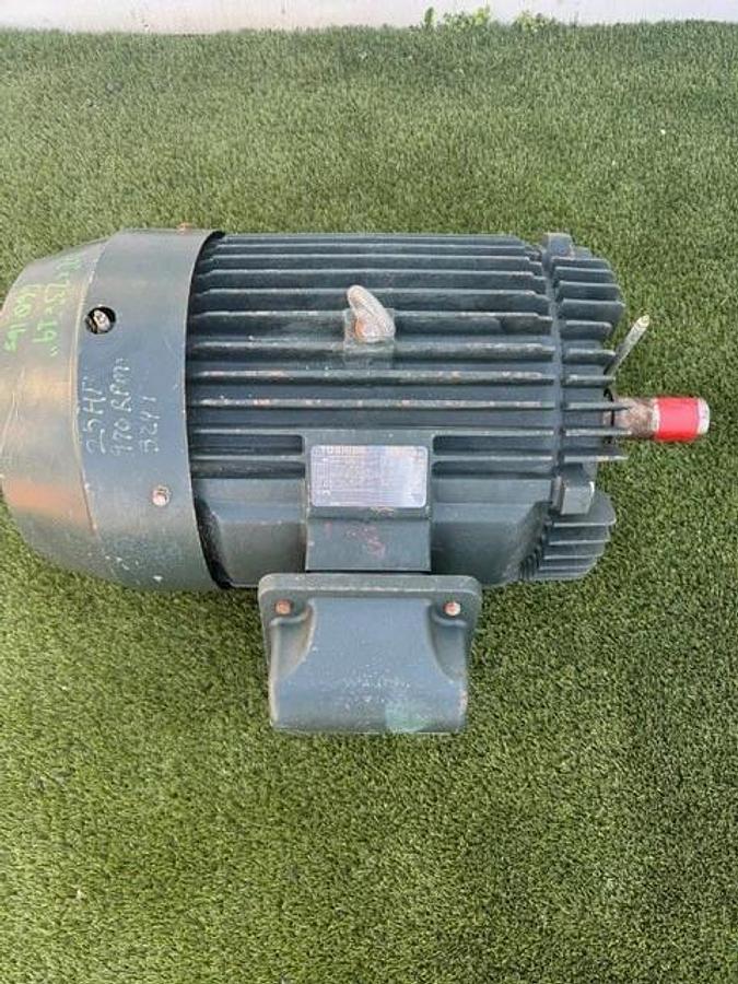 Used Toshiba 0256SDSR41A-P Heavy Duty Motor, 25 HP, 230/460 V, 31/62A, 1180 RPM