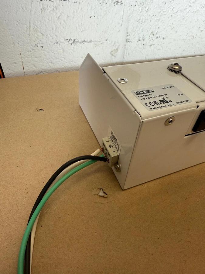 Saginaw (SCE) SCE-LF18NO, LED Light 18”, 120-230VAC, 50/60Hz, 700 Lm, 8W