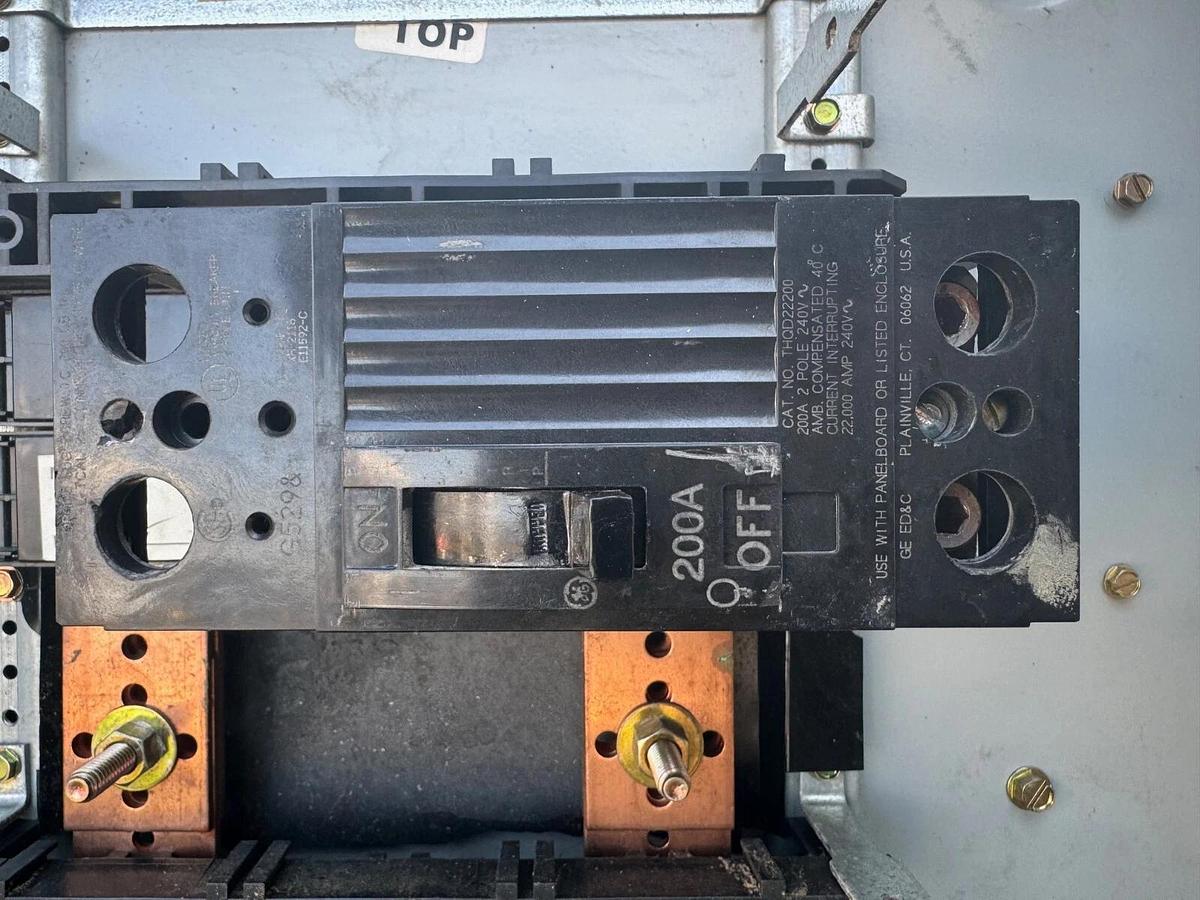 Used General Electric AB433 A-Series Panelboard 200A Main 34/36 Switches, Mixed Amps