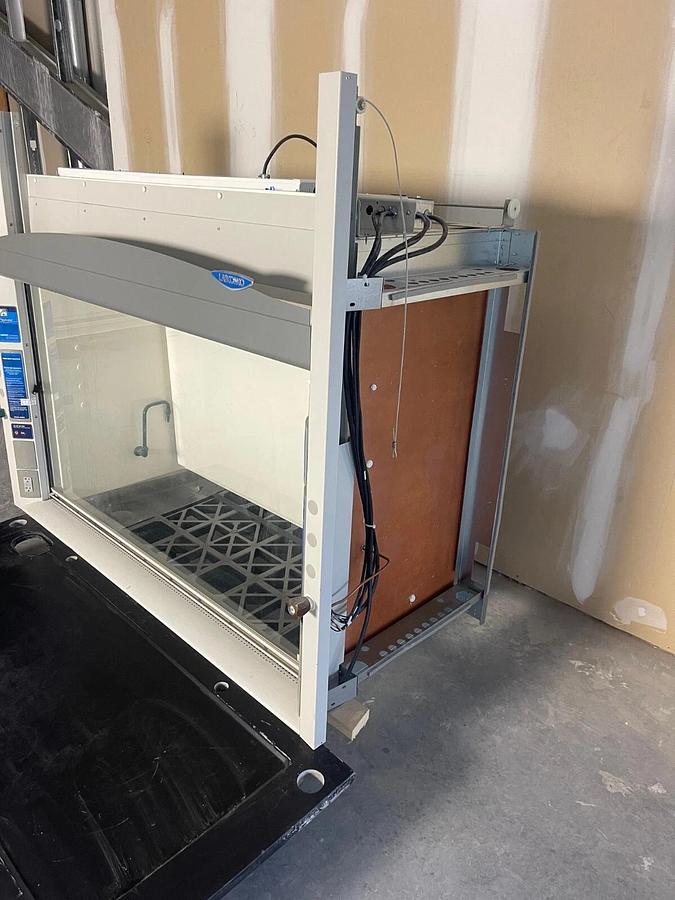 Used LabConco 10050000010814 Laboratory Fume Hood w/ Bench Top