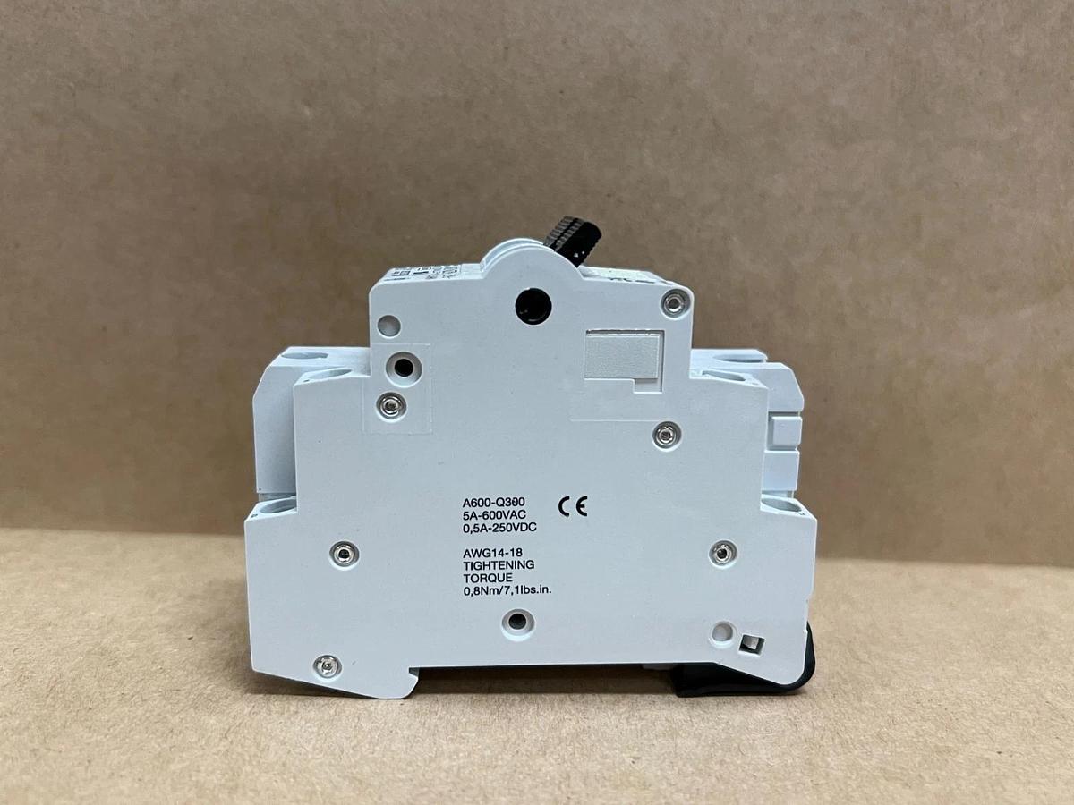Used Moeller FAZN B10 10A, 1P Circuit Breaker w/NHI11-FAZ Aux. Contact - Lot of 10
