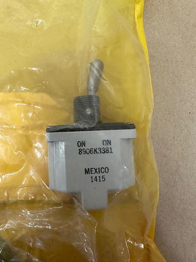 Used CAT 3T-4405 Double Pole, Double Throw 28 Volt Toggle Switch *FACTORY SEALED*