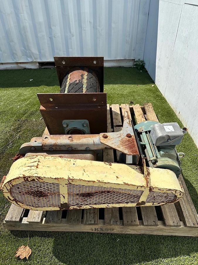 Used Falk 5215 Geardrive 24.94 Ratio, Toshiba 7.5Hp @ 2700RPM w/ 26”x14” Pulley