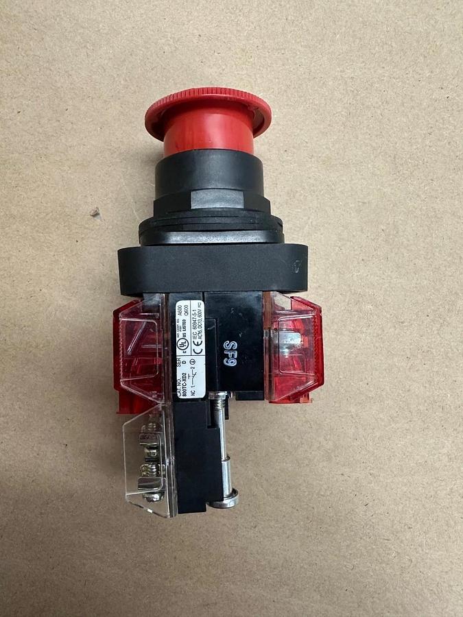 Used Allen Bradley 800HC-FRXT6A4 Pushbutton *NEW*