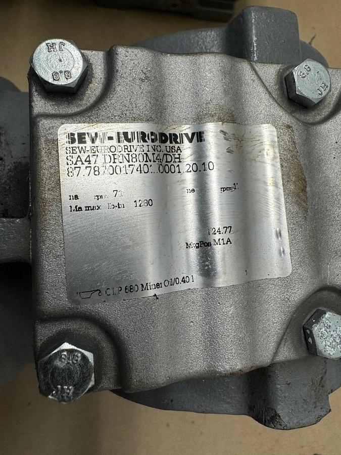 Used SEW Eurodrive SA47 DRN80M4/DH Motor, Gearbox 1Hp, 60Hz, 1751RPM, 24.77:1 Ratio