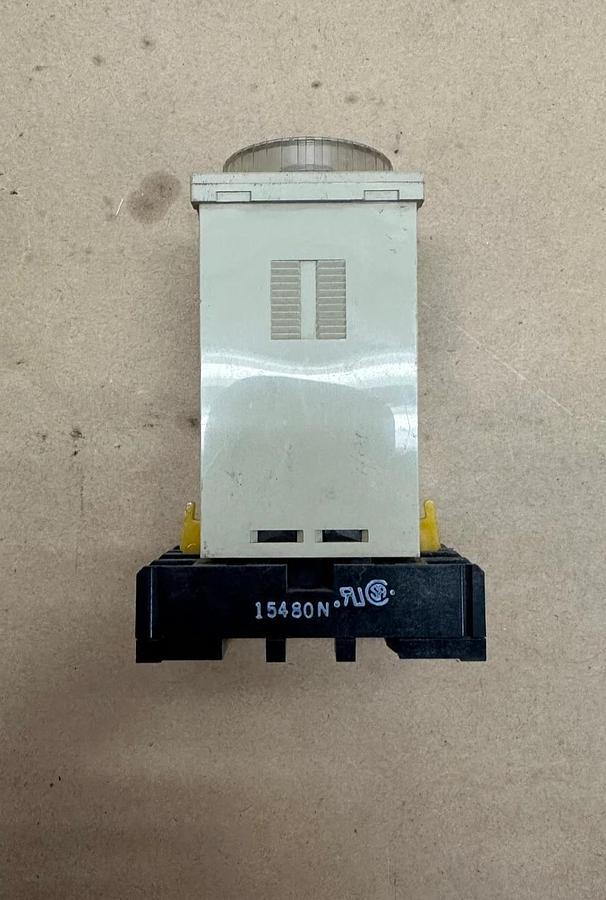 Used OMRON E5C2-R20J Temperature Controller