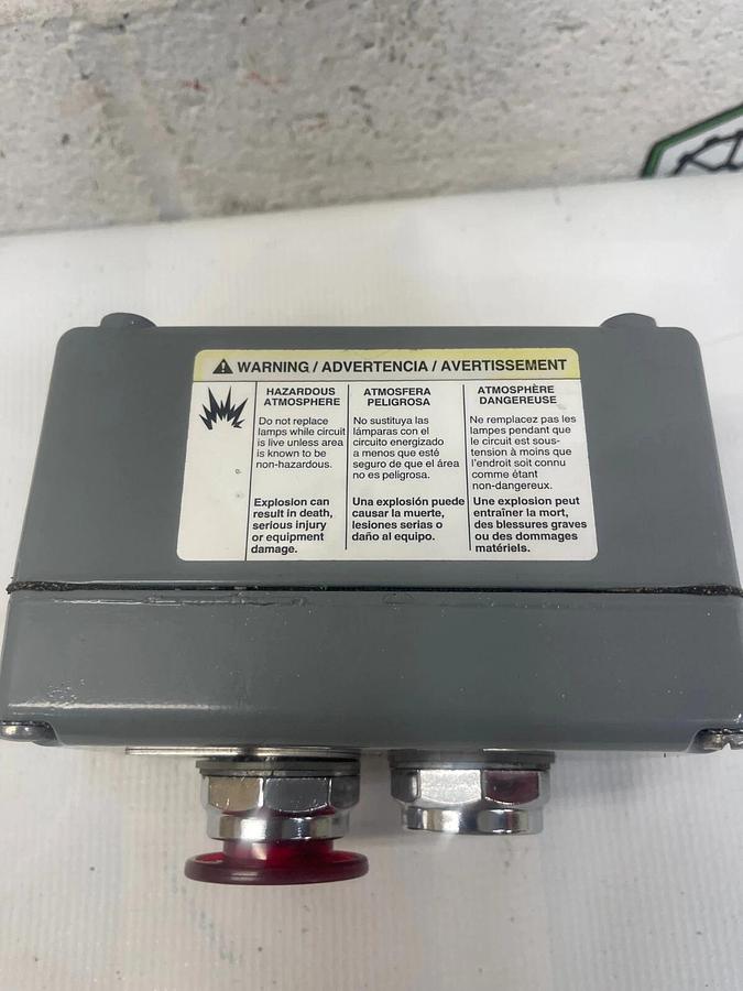 Used Square D 9001KY2 Enclosure w/ Pull-to-Start, Push-to-Stop Buttons