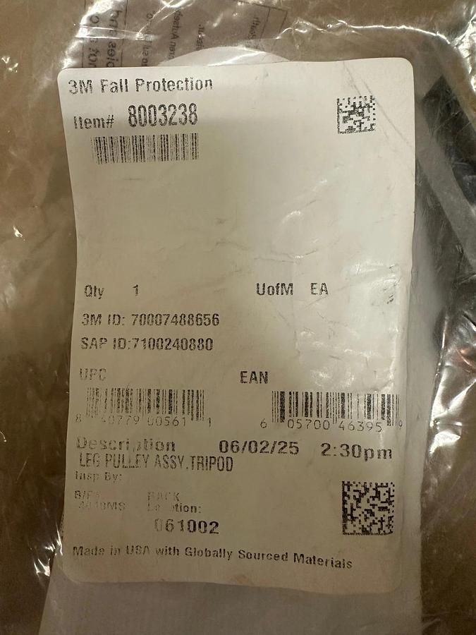 Used 3M 8003238 Leg Mount Pulley *NEW FACTORY SEALED*