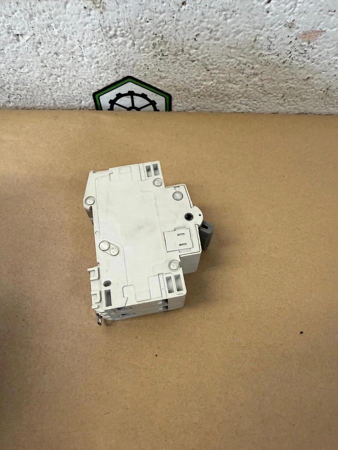 Used Cutler-Hammer WMS2D20 Circuit Breaker, 2-Pole, 415 V