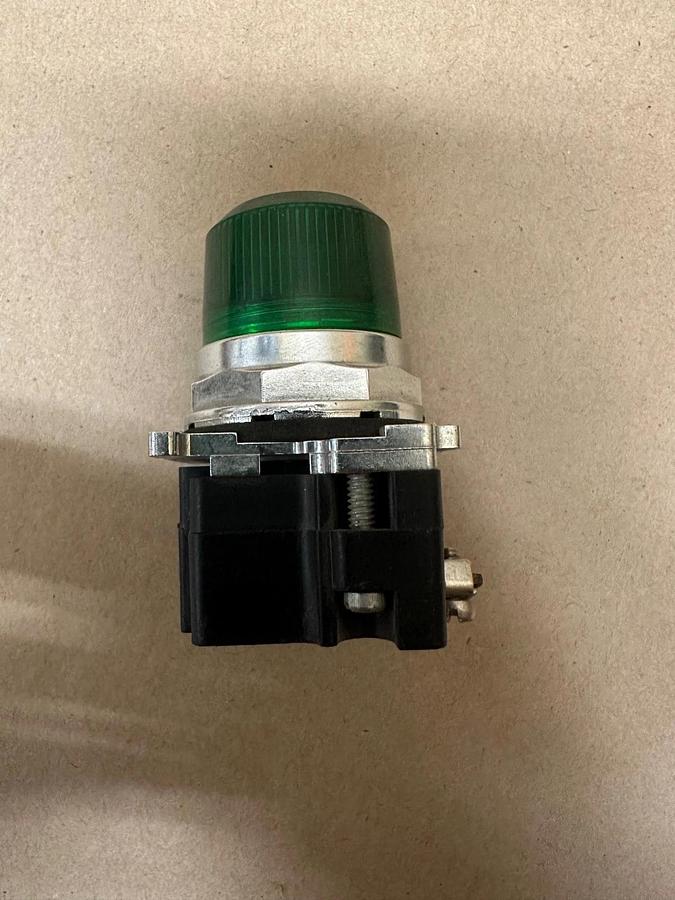 Used Cutler Hammer 10250T/91000T Pilot Light, Green