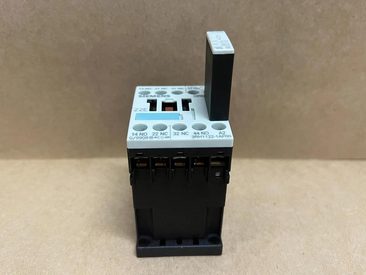 Used Siemens 3RH1122-1AP00 Contactor w/ 3RT1916 Surge Suppressor - Lot of 4