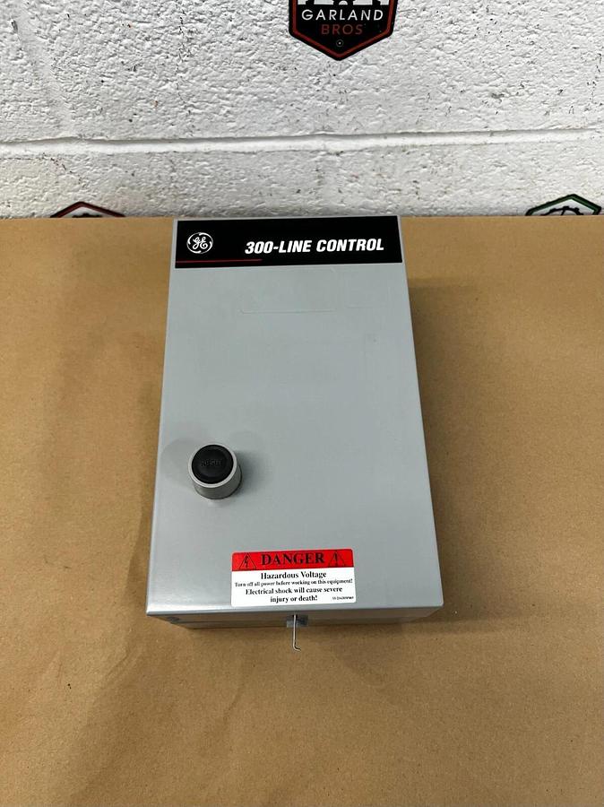 Used General Electric CR306B104 Magnetic Starter NEMA Size 0, 3 Pole Type 1 Enclosure