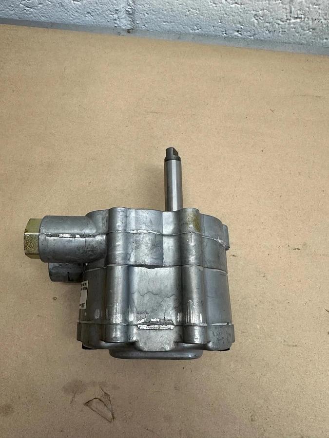 Used Parker D27X-01 Hydraulic Pump