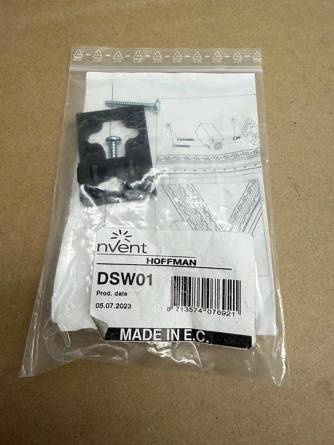 NVENT Hoffman DSW01, Door Switch, Plastic *NEW*