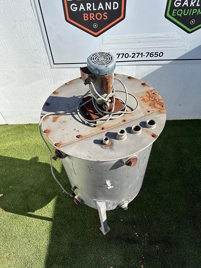 Used Stainless Steel Mixing Tank, 106 Gallon, w/ Leeson 1/3Hp @ 1725Rpm, 1 Ph, 115V