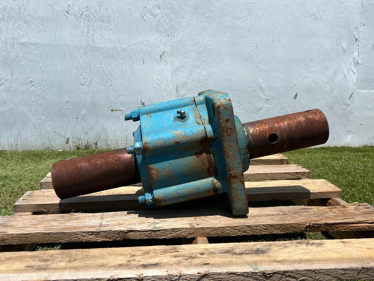 Used Heavy Duty Tie-Rod Hydraulic Cylinder, 4 Bolt