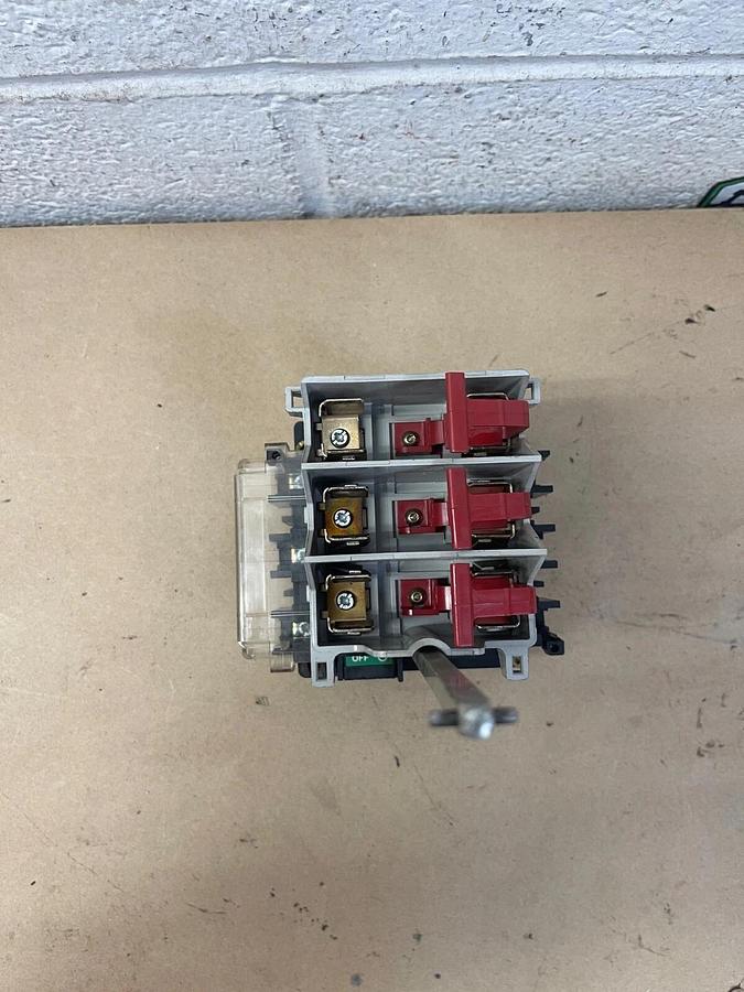 Used Allen-Bradley 194R-NJ030P3 Fusible Disconnect Switch, Ser B, 30A, 600VAC 250VDC