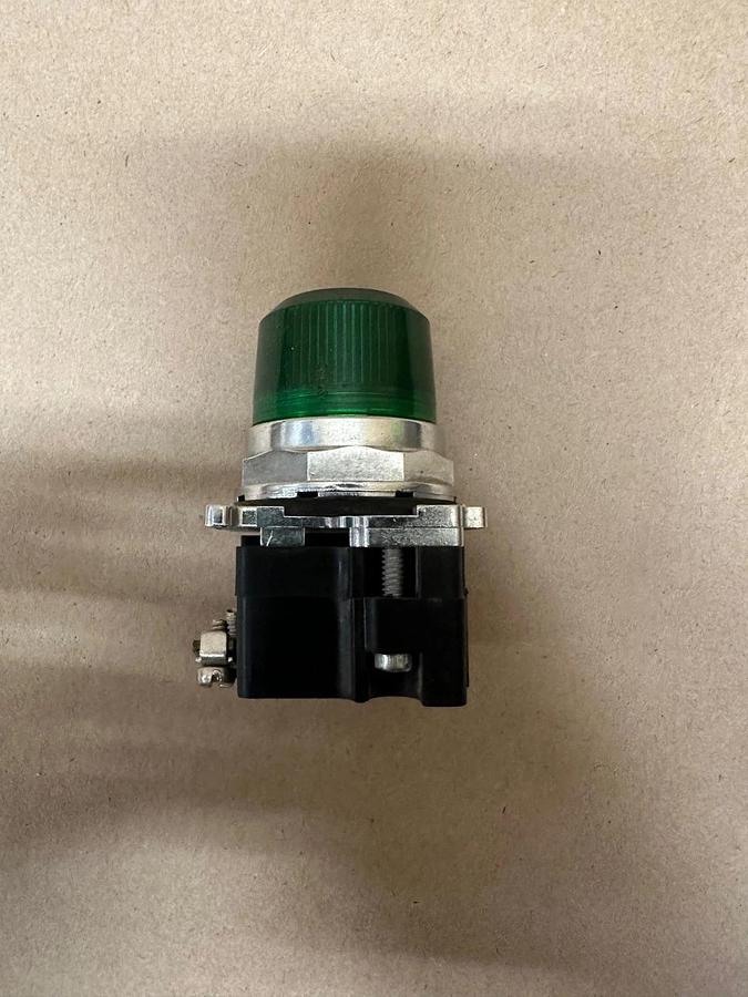 Used Cutler Hammer 10250T/91000T Pilot Light, Green