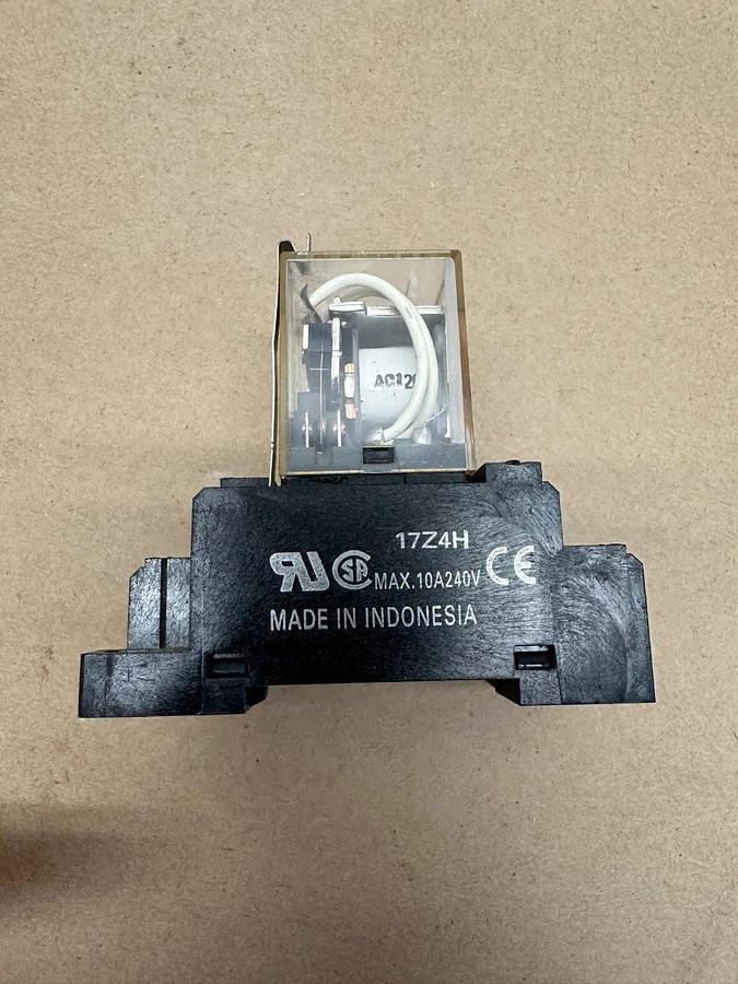 Used OMRON LY4,17Z4H Relay with Base, 120VAC