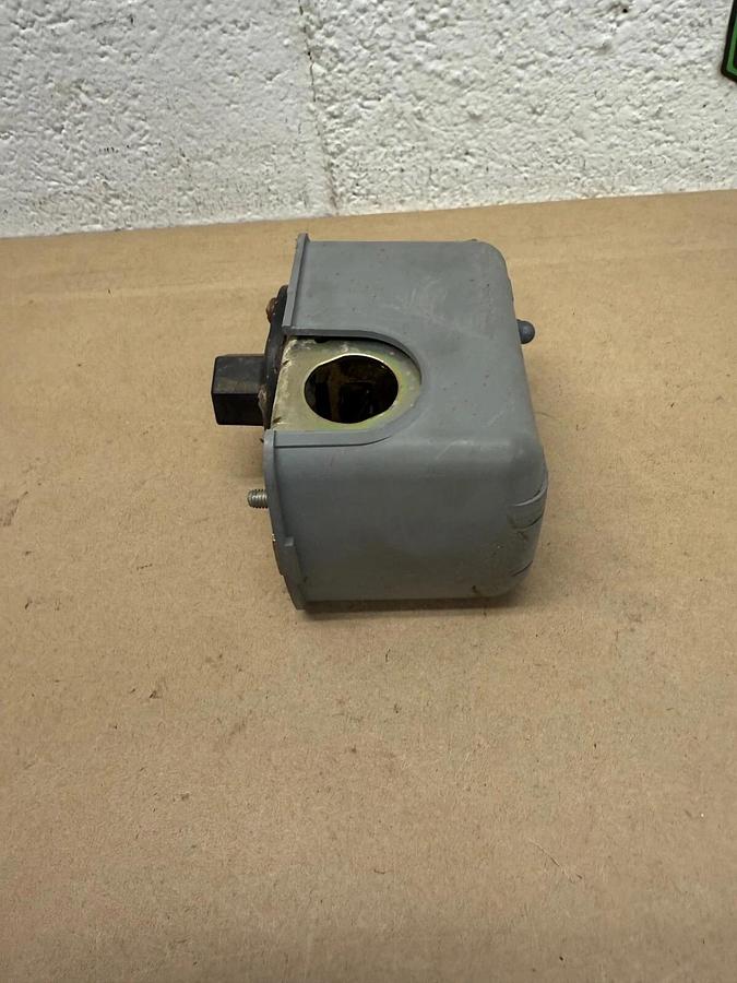 Used Square D 9013FRG22Q8 Pumptrol, Pressure Switch