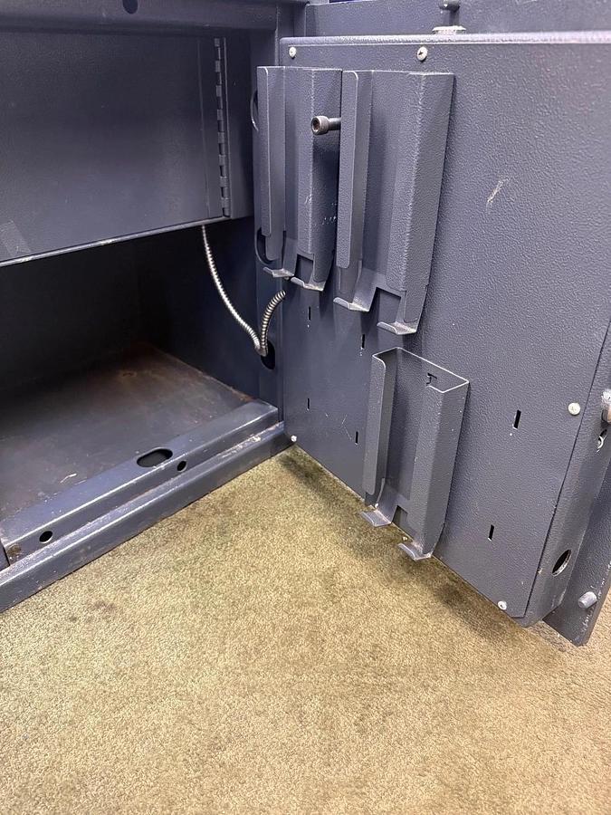 Used Amsec RMM2620SW-R Cash Management Safe Right Swing With Safe Wizard II