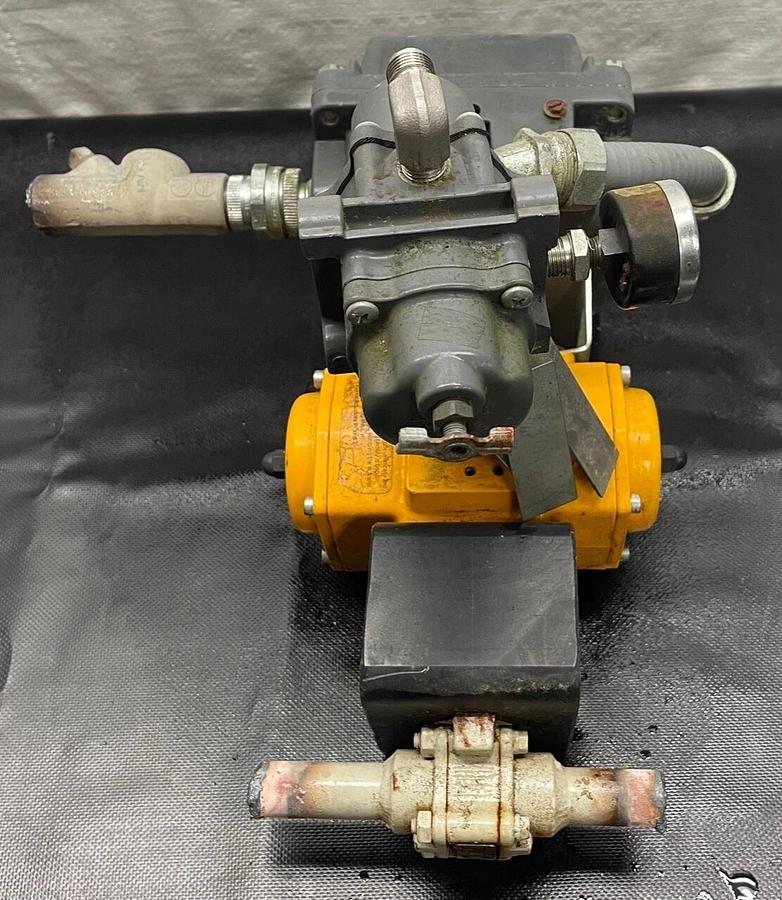 Used El-O-Matic ES0040.U2A03A.S14K0 Pneumatic Valve Actuator, 1/2” Pipe Fixture
