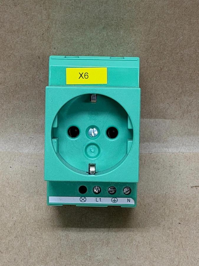 Used Phoenix Contact EMG 45-SD-D/LA Green, DIN Rail Mounted Socket