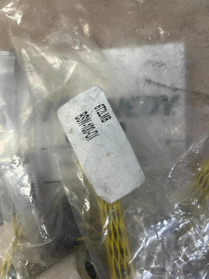 Used HDS Leg Leveling Kit, (4) Leveling Mounts, (4) Spacers 6T2LMB BSW-100-OX