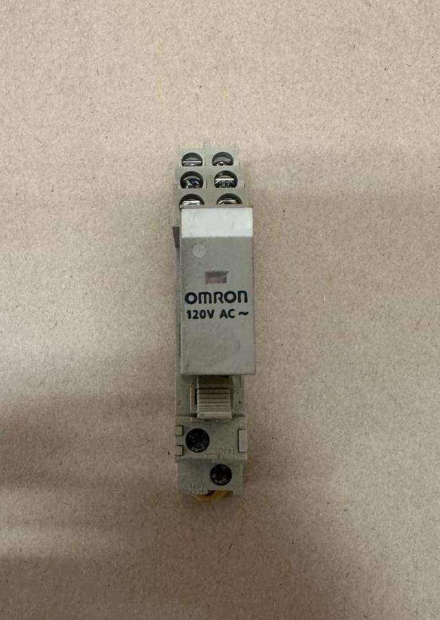 Used OMRON G2R-2-S(S) Relay w/ 10Z0EW Base