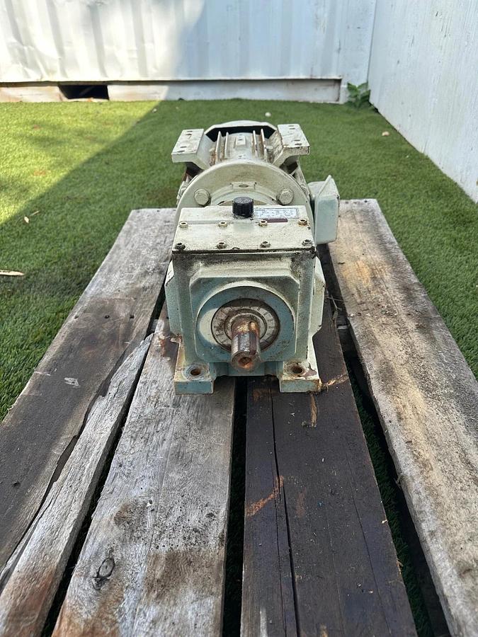 Used Quantis HB482CN180TC 8.29:1, 9.8Hp, 1750RPM Gearbox, 5Hp Motor @ 1735RPM 3Ph