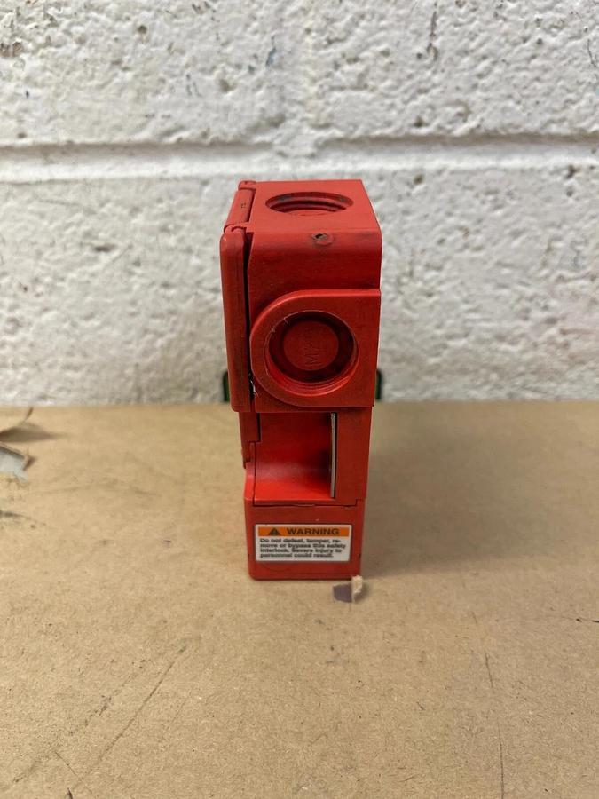 Used Allen Bradley Guard Mstr Trojan 5 440KT11118B Safety Switch Wire Protector Left