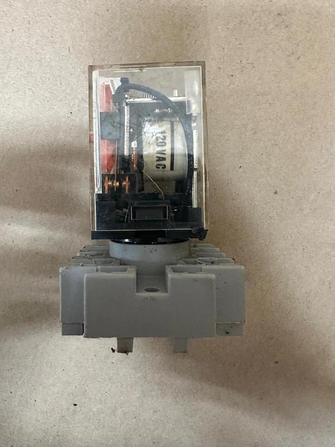 Used Omron MK3P5-S Contact w/ Dayton 6X156F Relay Base
