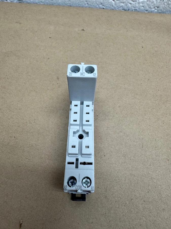 Used Allen Bradley 700-HN123 Ser A Relay Socket *NEW*
