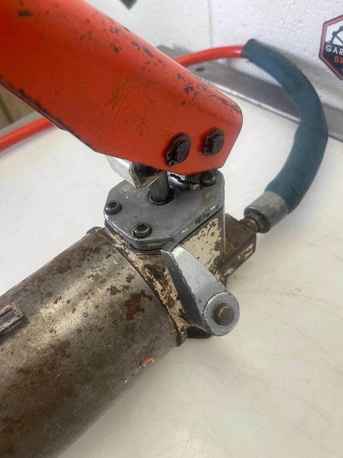 Used Hydraulic Hand Pump, Single Speed, 10,000 PSI