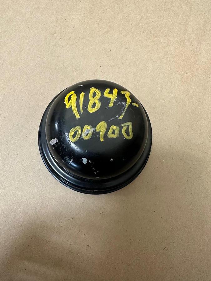 Mitsubishi 91843-00900 Wheel Hub *NEW*