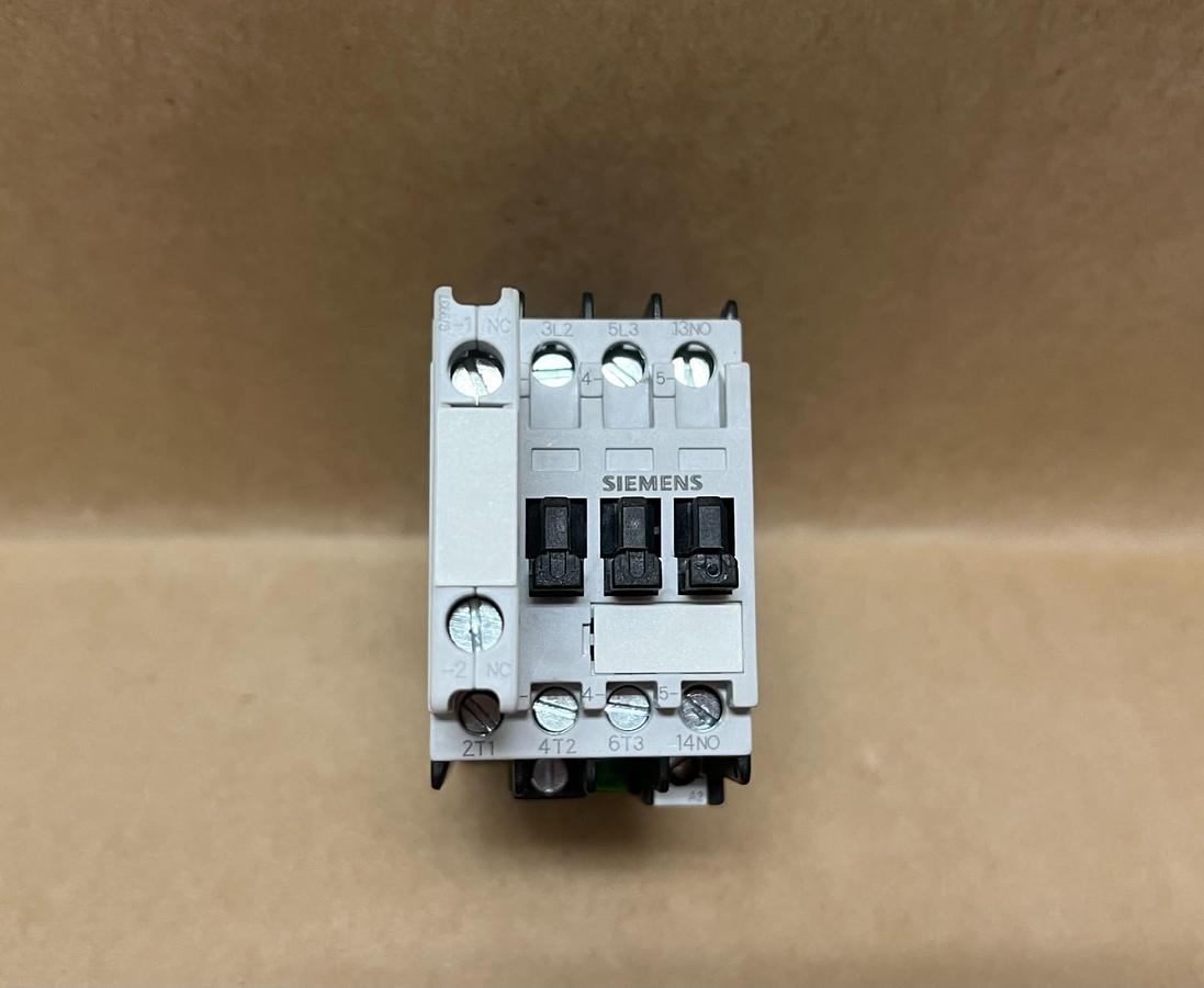 Used Siemens 3TF3010-0B Contactor w/ 3TX4001-2A Contact Block