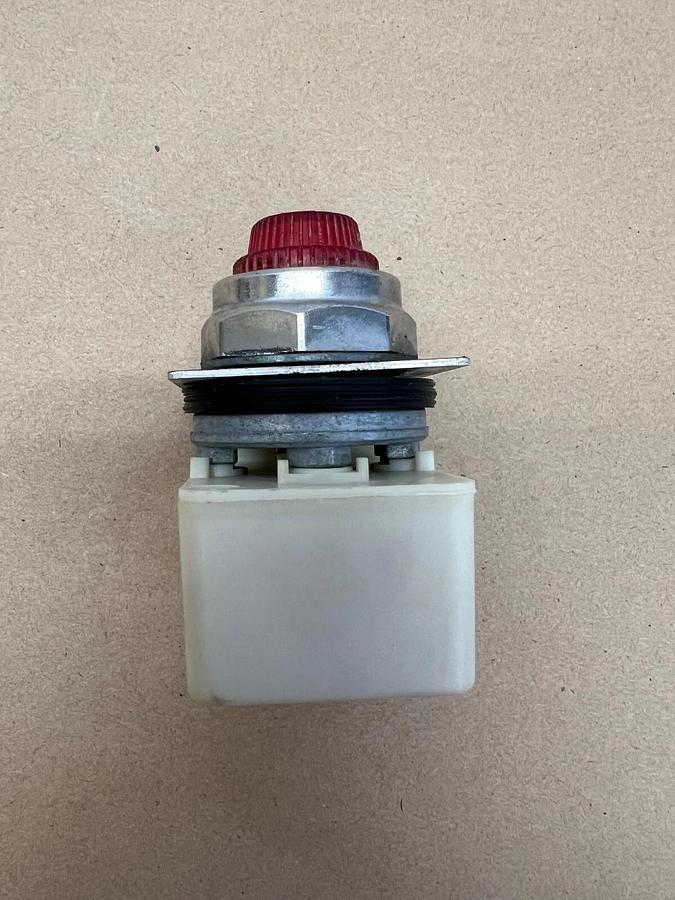 Used Square D 9001 KM1 Ser H 755 Red Lamp