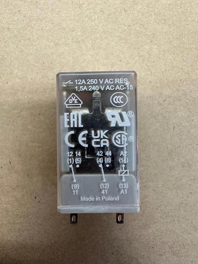 ABB 1SVR405611R2100 Control Relay *NEW*