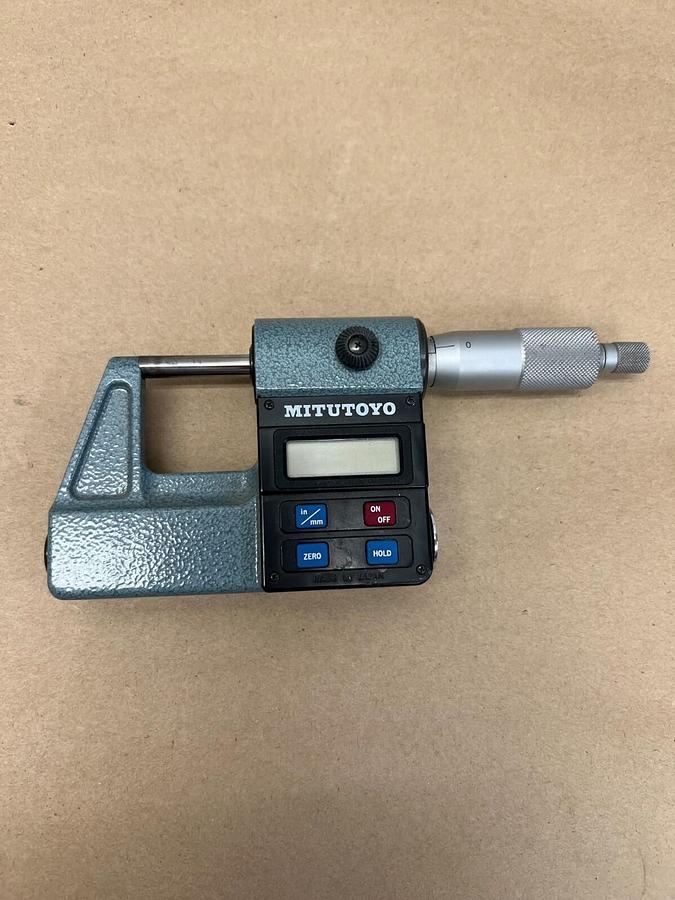 Used Mitutoyo 293-301 0-1”, 0-25mm .0001”, 0.001mm Digimatic Micrometer