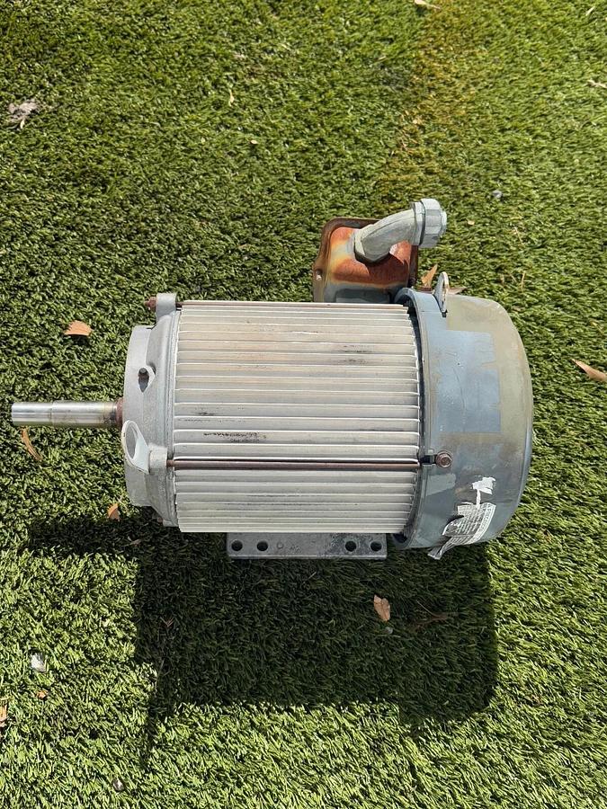 Used Dayton G40828A Industrial Motor, 5HP, 3495RPM, 230/460V, 3Ph, 184JM, 60Hz