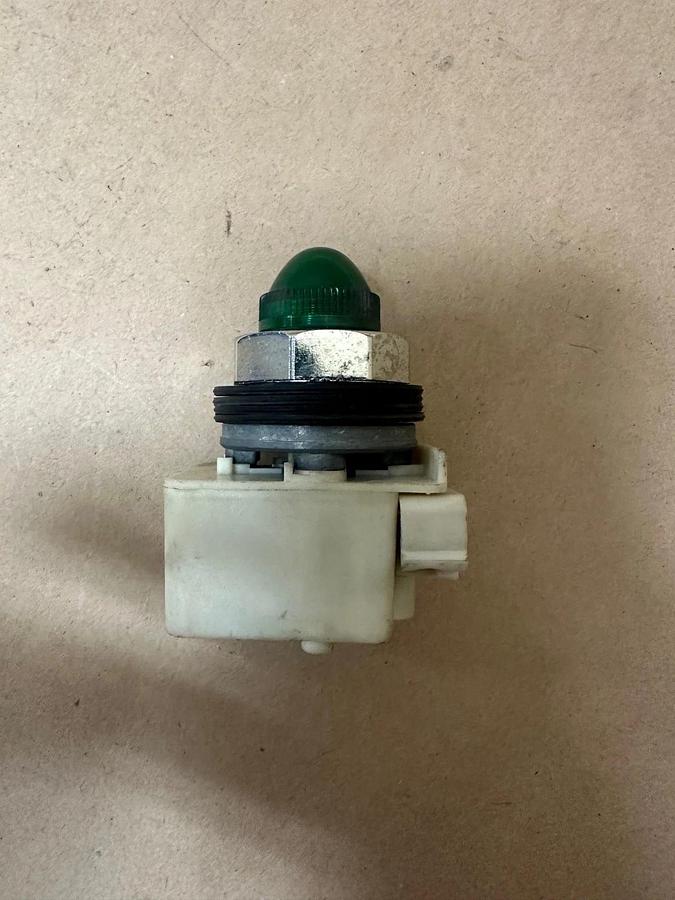 Used Square D 9001KM1 Green Illuminated Light