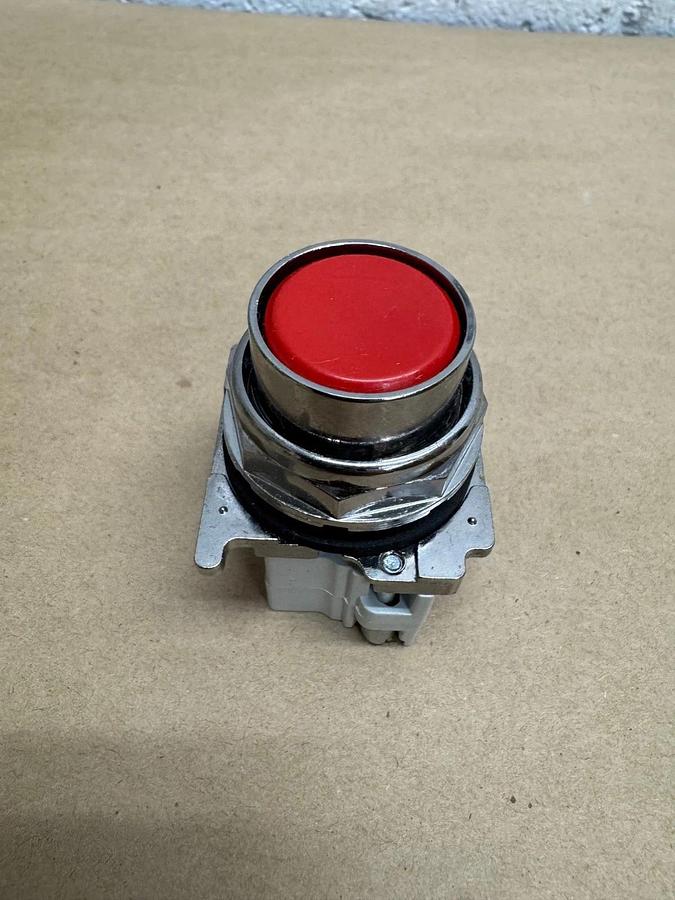 Used Eaton 10250T102-51 Red Push Button *NEW*