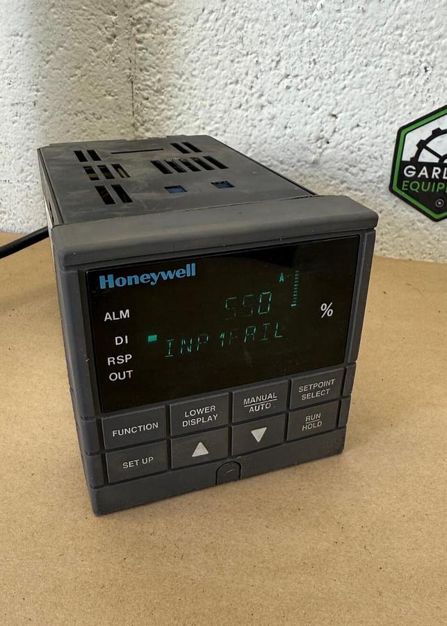 Used Honeywell DC300K-0-003-31-0000-0 Temperature Controller, 90-264VAC, 50/60Hz 18VA