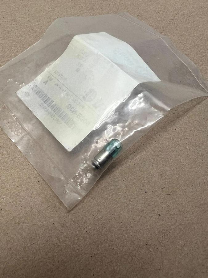 Used Allen Bradley 800B-N3G Green LED Lamp