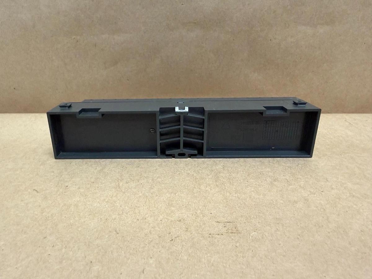 Used Siemens 6ES7 193-1FL30-0XA0 32 Channel, Two-Tier Terminal Block